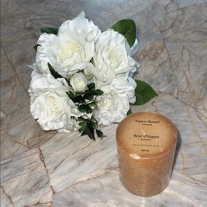 Aspen Flower Scented Candle - Elegant Gold